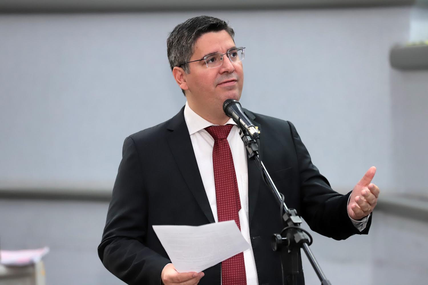 Para resolver a Falta de Medicamentos, vereador Dr. Victor Rocha sugere uma compra emergencial.