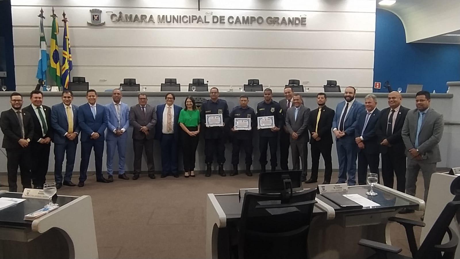 Tabosa reconhece e homenageia personalidades de Campo Grande.