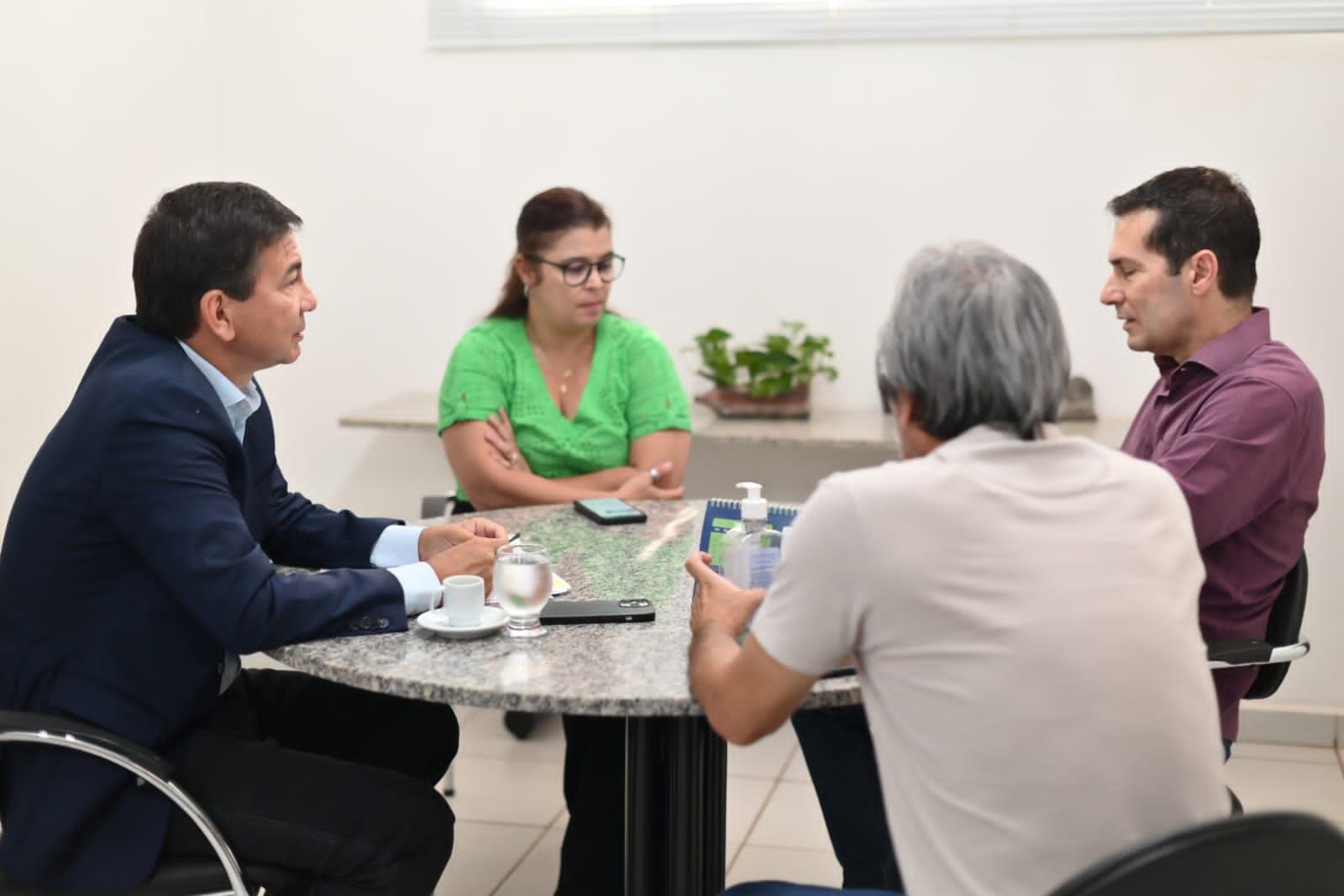 Vereador Coronel Villasanti participa de reunião na Agetran e traz novidades sobre terminais e ciclovia.