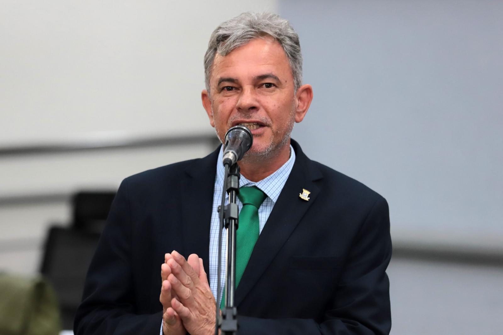 Vereador Zé da Farmácia visita obras no bairro Cidade Morena.