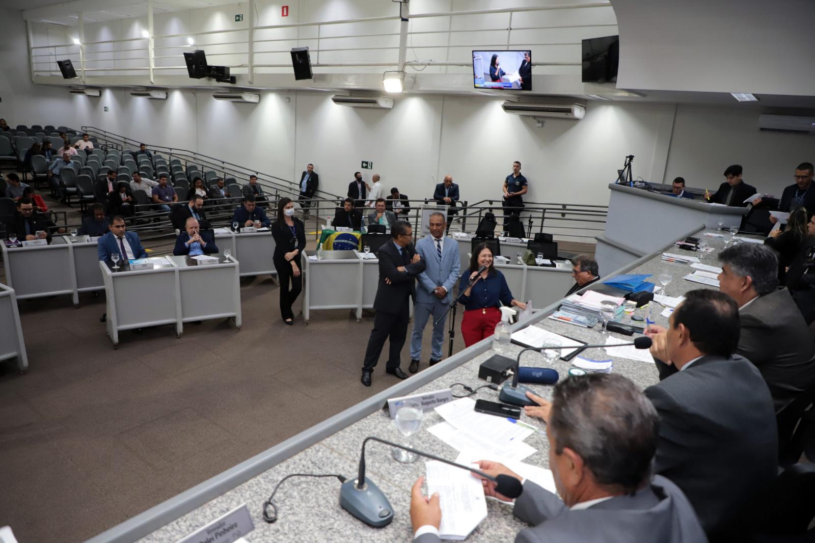 Vereadores aprovam cinco projetos na sessão desta terça-feira.