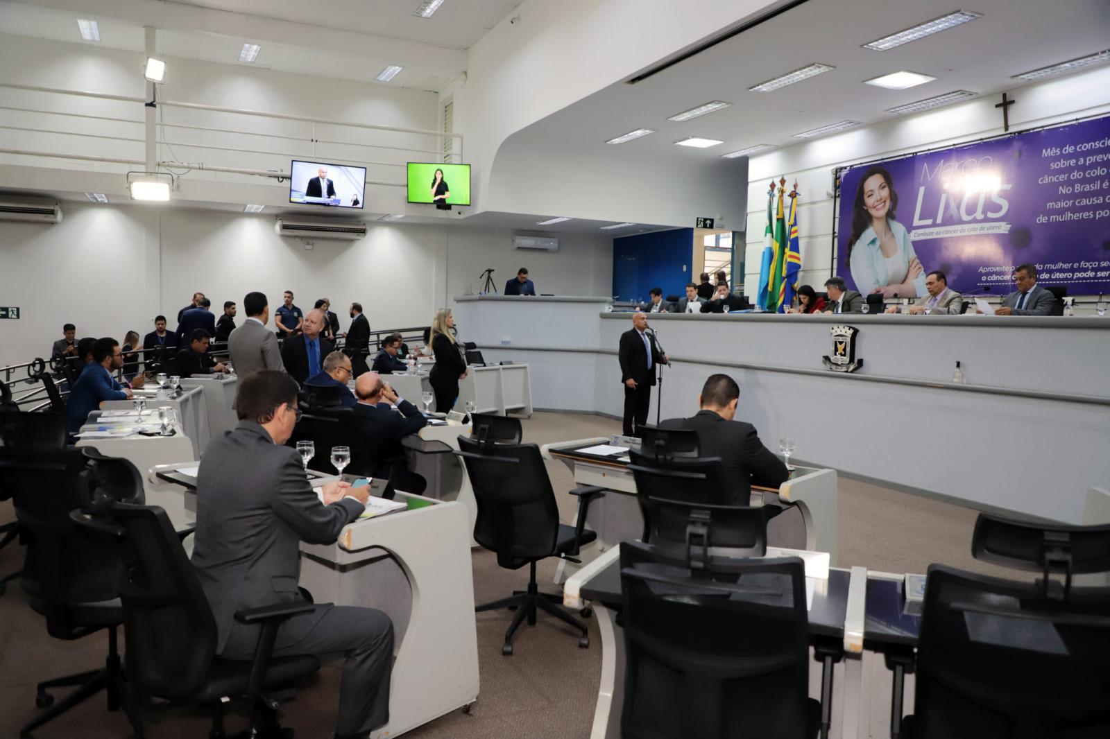 Vereadores aprovam sete projetos de lei na sessão desta terça-feira.