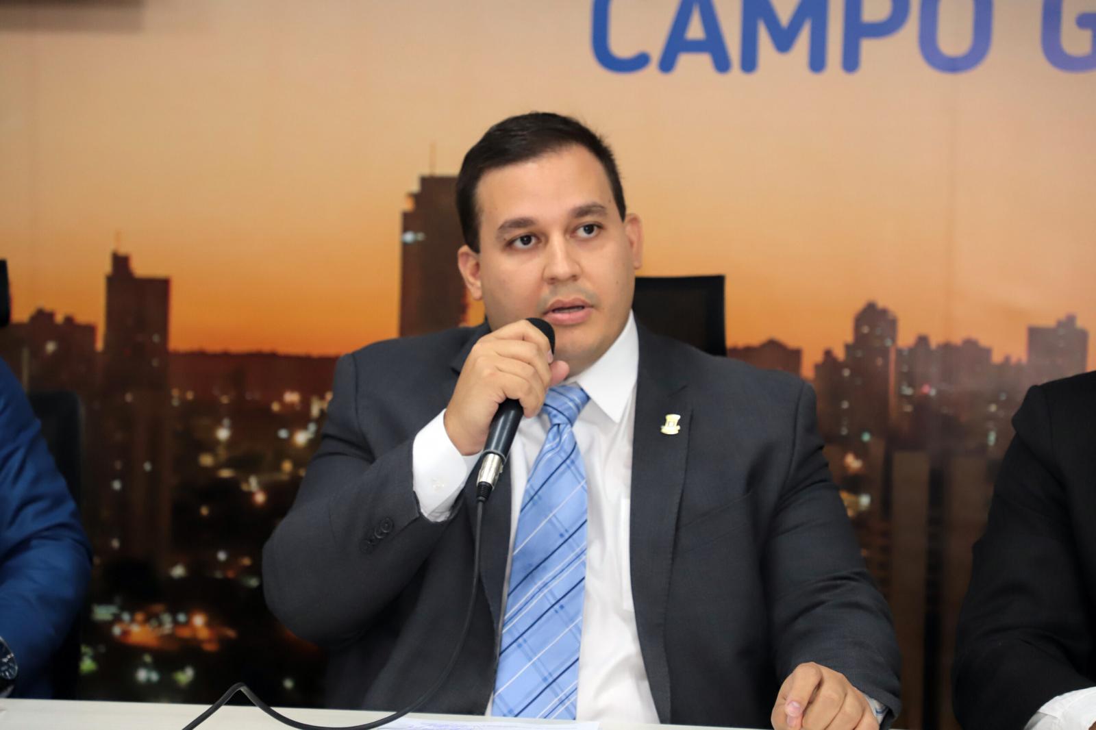 William Maksoud participa de reunião pública da CCJ e analisa 34 projetos.