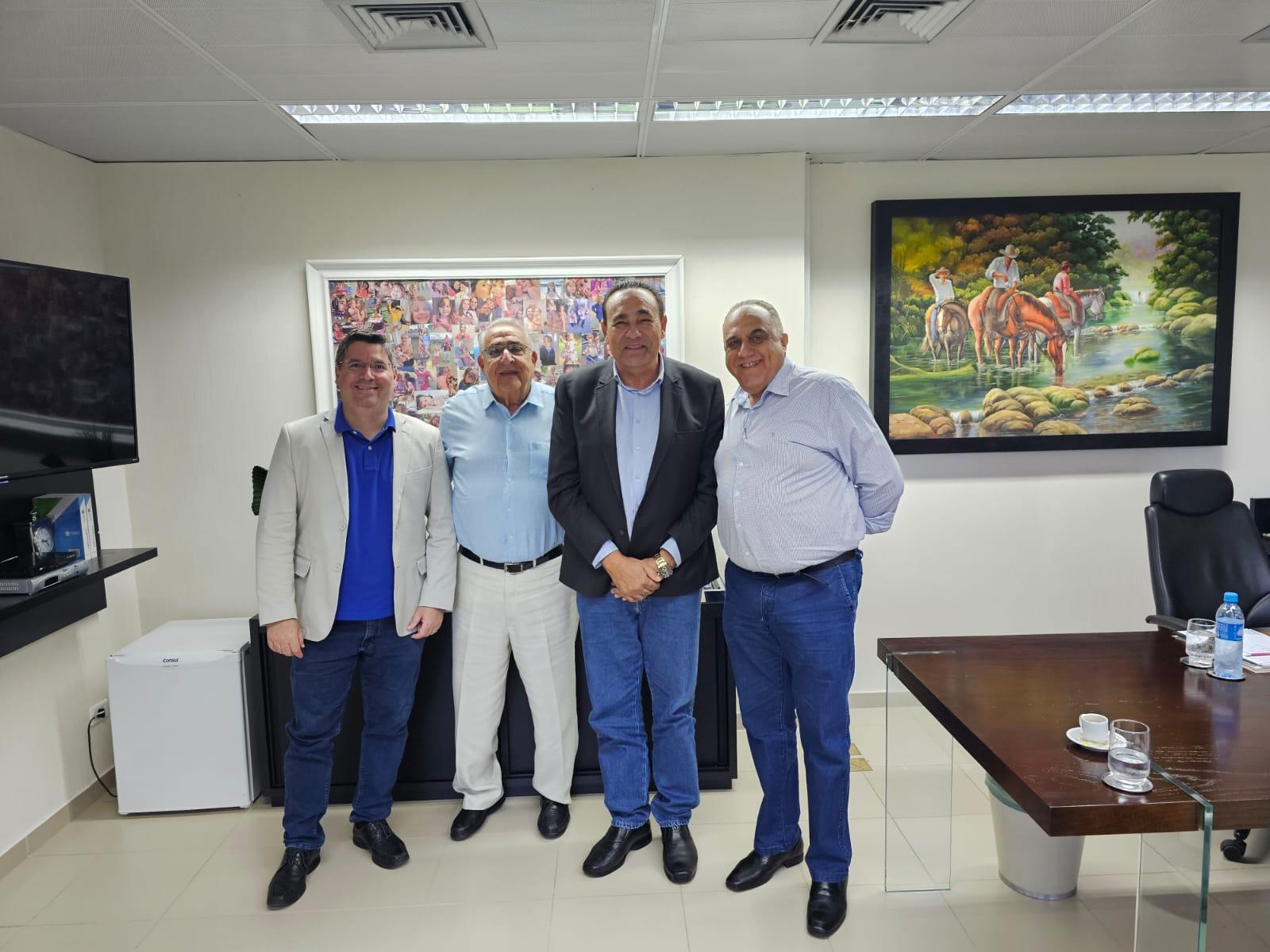Carlão, Dr. Victor Rocha e Dr. Jamal se reúnem com presidente do Tribunal de Contas, Jerson Domingos.
