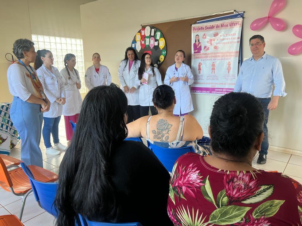 Dr. Victor Rocha fiscaliza farmácia da USF Iracy Coelho.