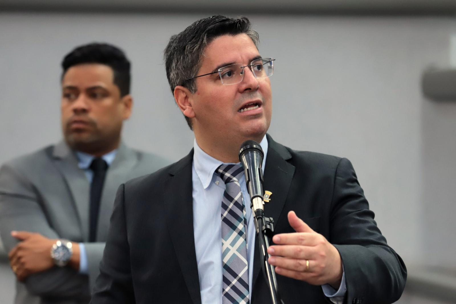 Mais dois projetos do vereador Dr. Victor Rocha são aprovados.