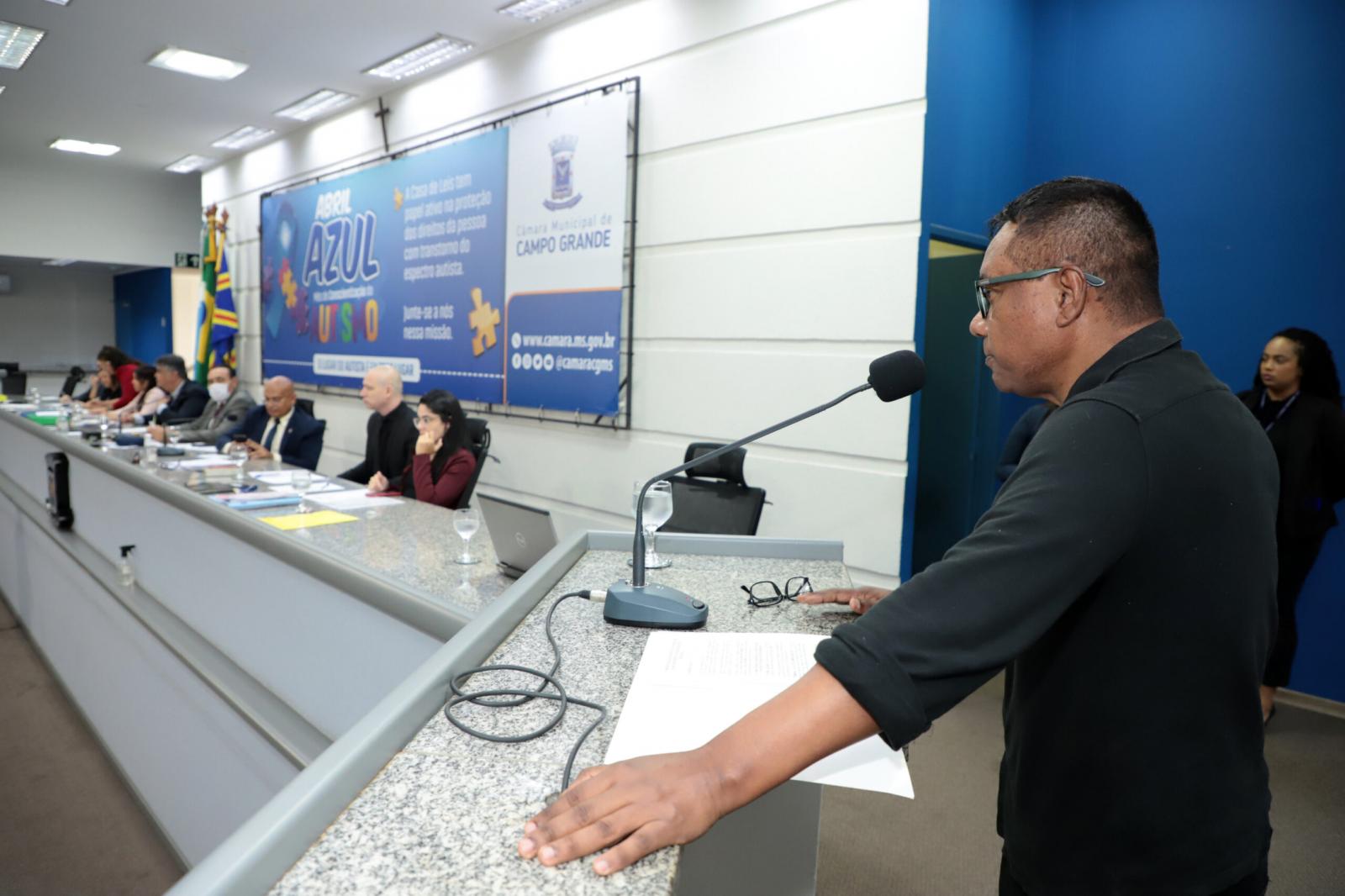 Na Tribuna, coordenador de escolinha pede incentivo ao futebol de base em Campo Grande.