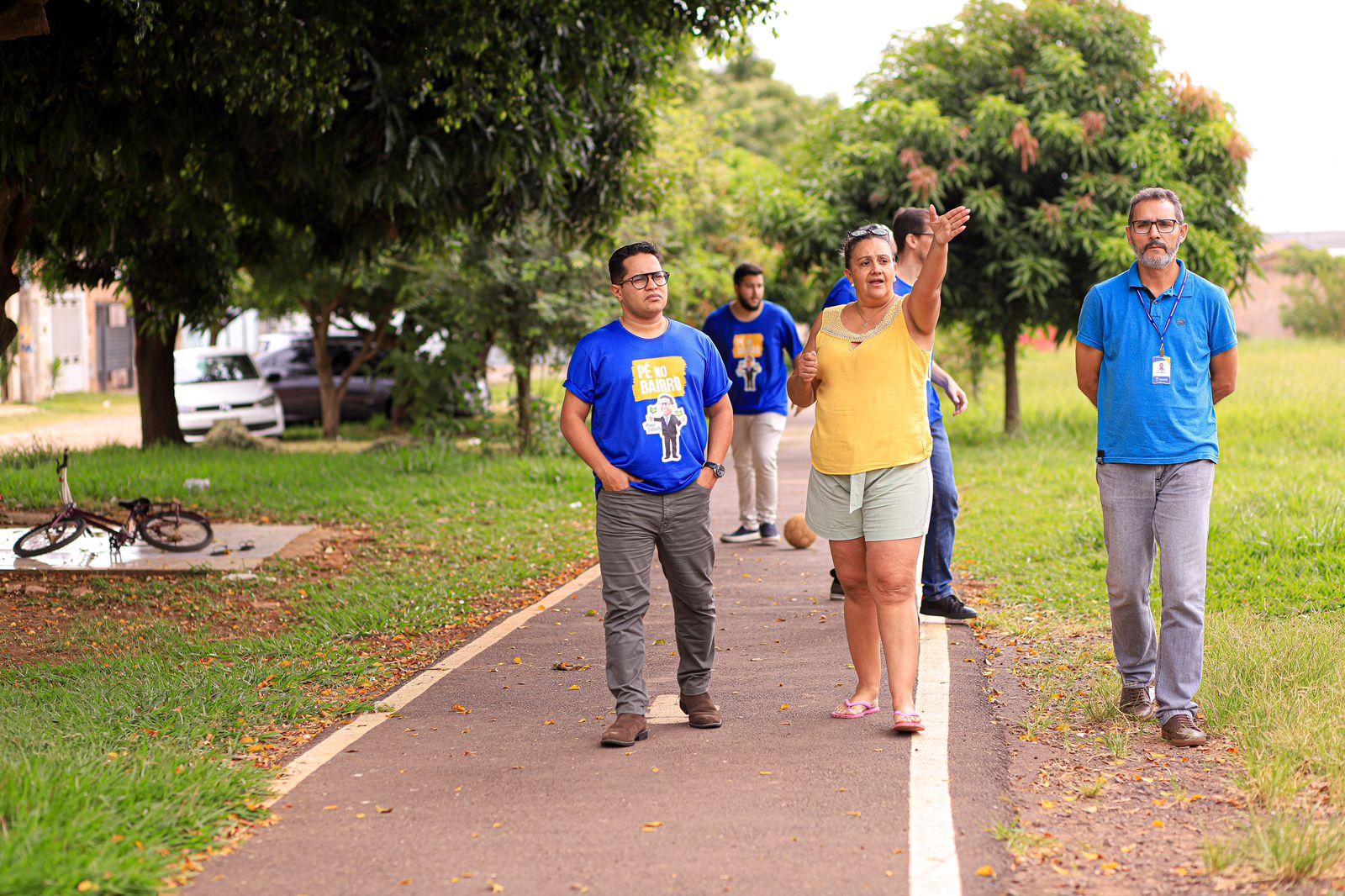 “Pé no Bairro”: Papy participa de festa da Páscoa com crianças do Projeto Resgate e conversa com moradores do Paulo Coelho Machado.