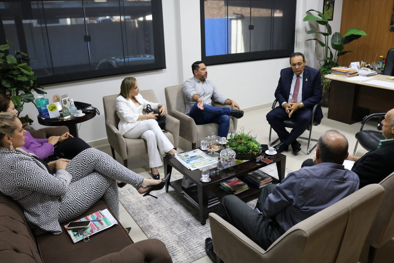 Presidente Carlão recebe Comissão das Clínicas Particulares da Capital que prestam atendimento aos pacientes Renais Crônicos.