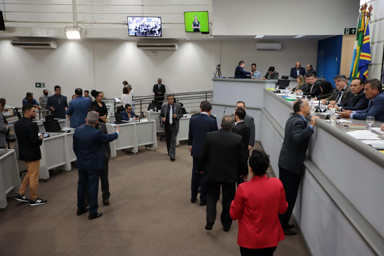 Quatro projetos serão votados pelos vereadores na sessão de terça-feira.