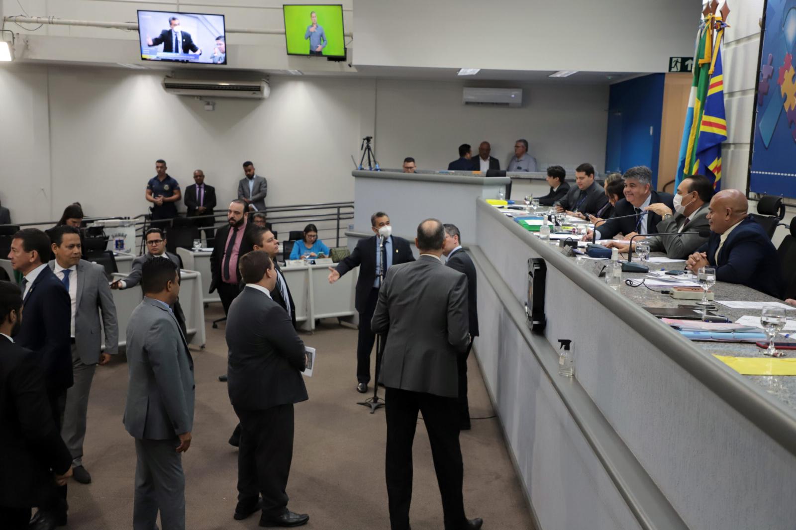 Sete projetos são aprovados pelos vereadores na sessão desta terça-feira.