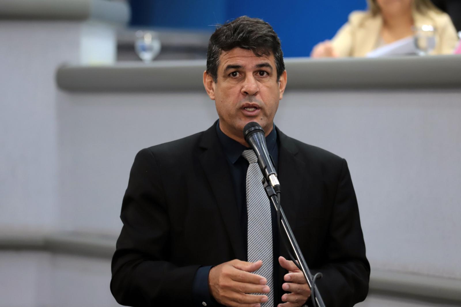 Vereador Beto Avelar incentiva ações para segurança nas escolas.