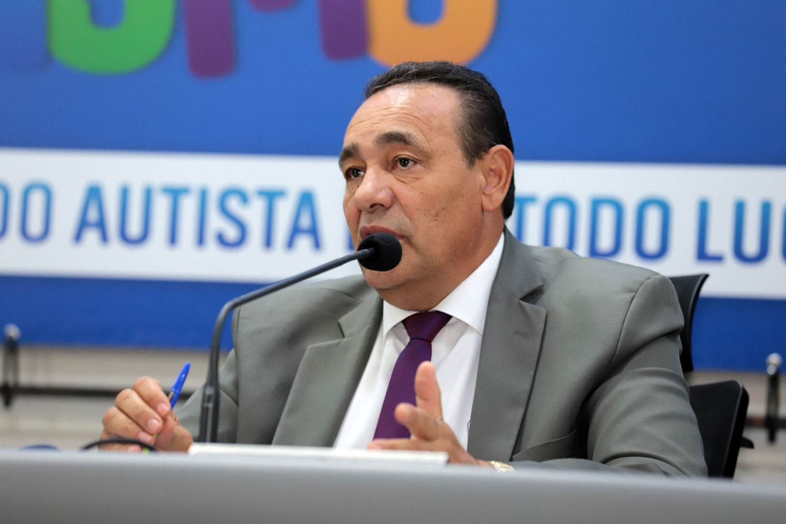 Vereador Carlão fala sobre a valorização do trabalhador e a importância da garantia dos empregos formais.