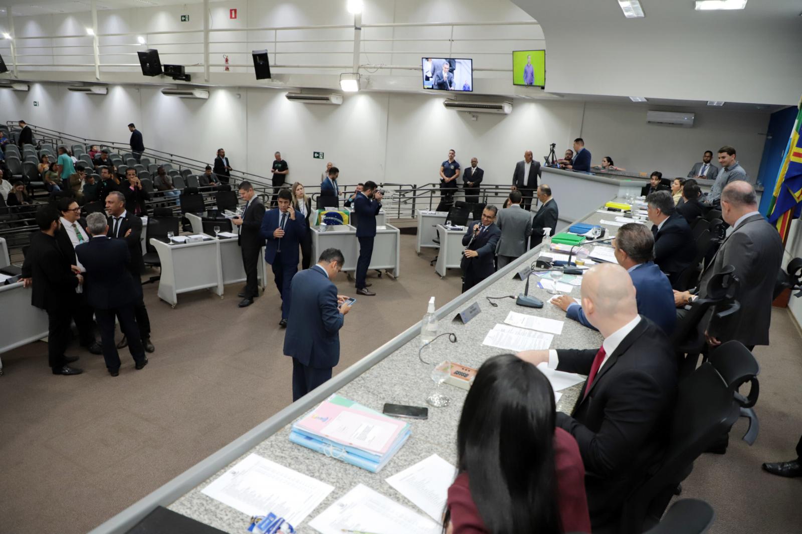 Vereadores aprovam cinco projetos na sessão desta quinta-feira.