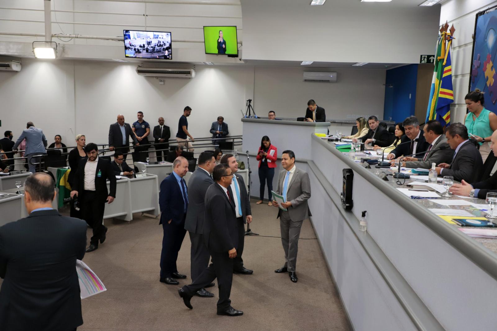 Vereadores aprovam seis projetos na sessão desta terça-feira.