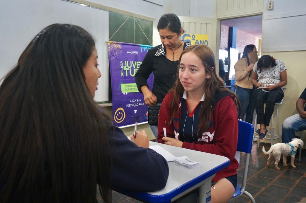 TODOS EM AÇÃO CHEGA COM MELHORIAS PARA MORADORES DE ANHANDUÍ.