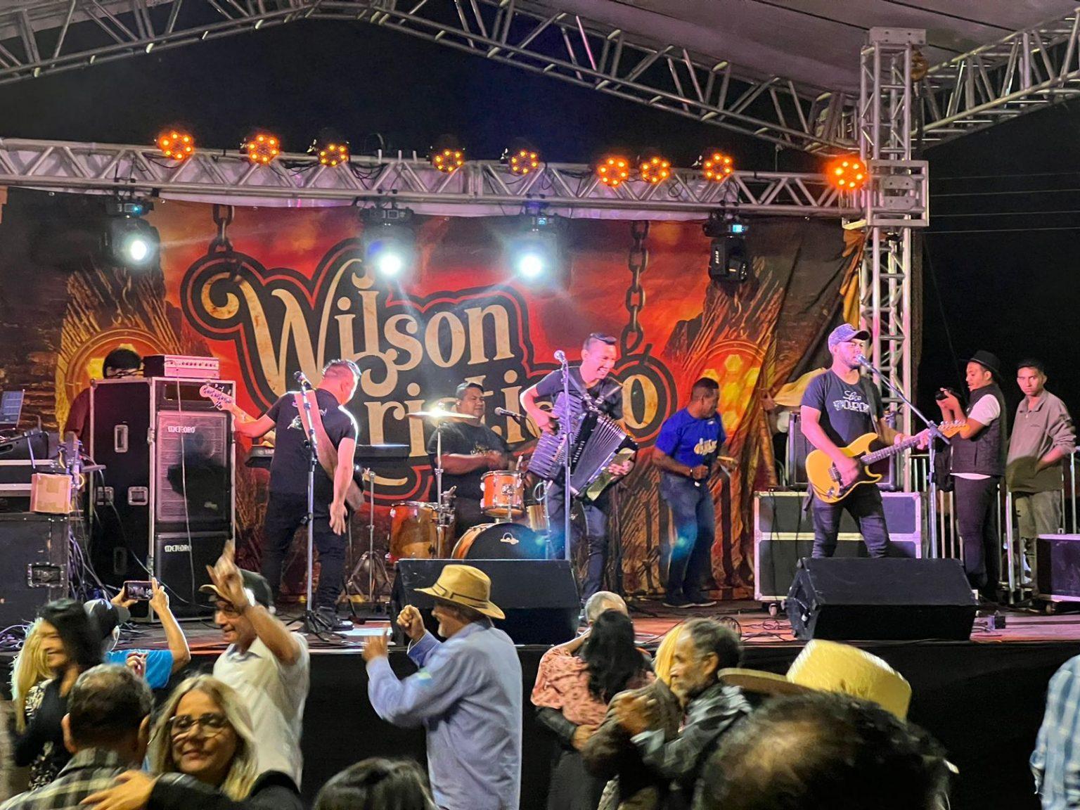 ANIMAÇÃO E FAMÍLIAS REUNIDAS SÃO MARCAS DA FESTA DO QUEIJO. ANIMAÇÃO E FAMÍLIAS REUNIDAS SÃO MARCAS DA FESTA DO QUEIJO.