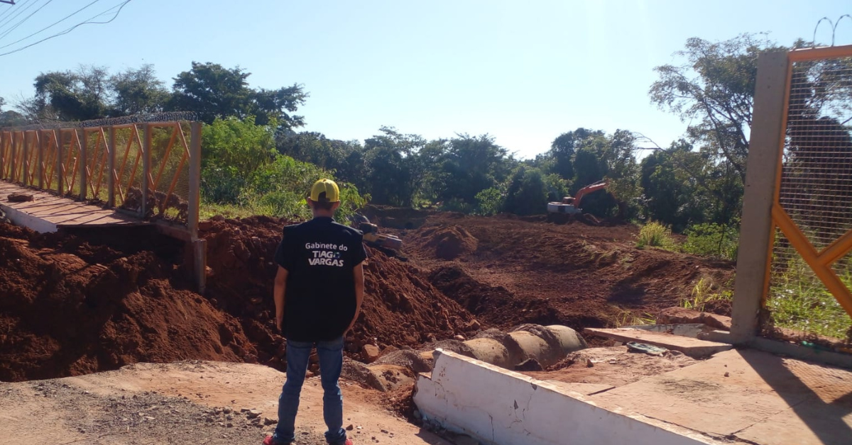 Acesso ao Hospital São Julião passa por reparos e equipe do vereador Tiago Vargas acompanha o andamento das obras.