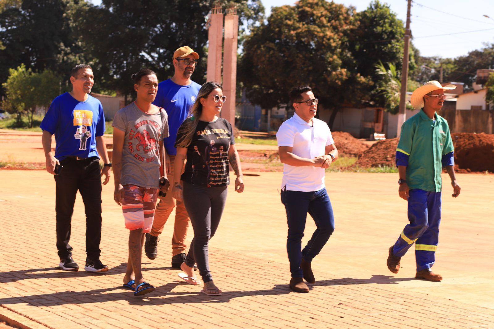 Papy visita Tijuca para conferir obras da praça e indicação atendida pela Prefeitura. 