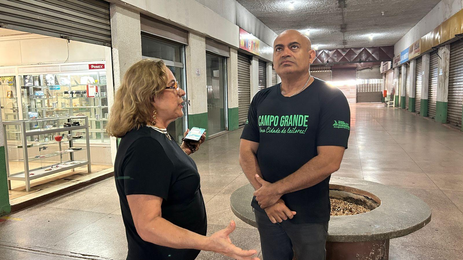 Ronilço Guerreiro atende convite dos moradores do entorno da antiga rodoviária e empresários da região e faz vistoria em obras.