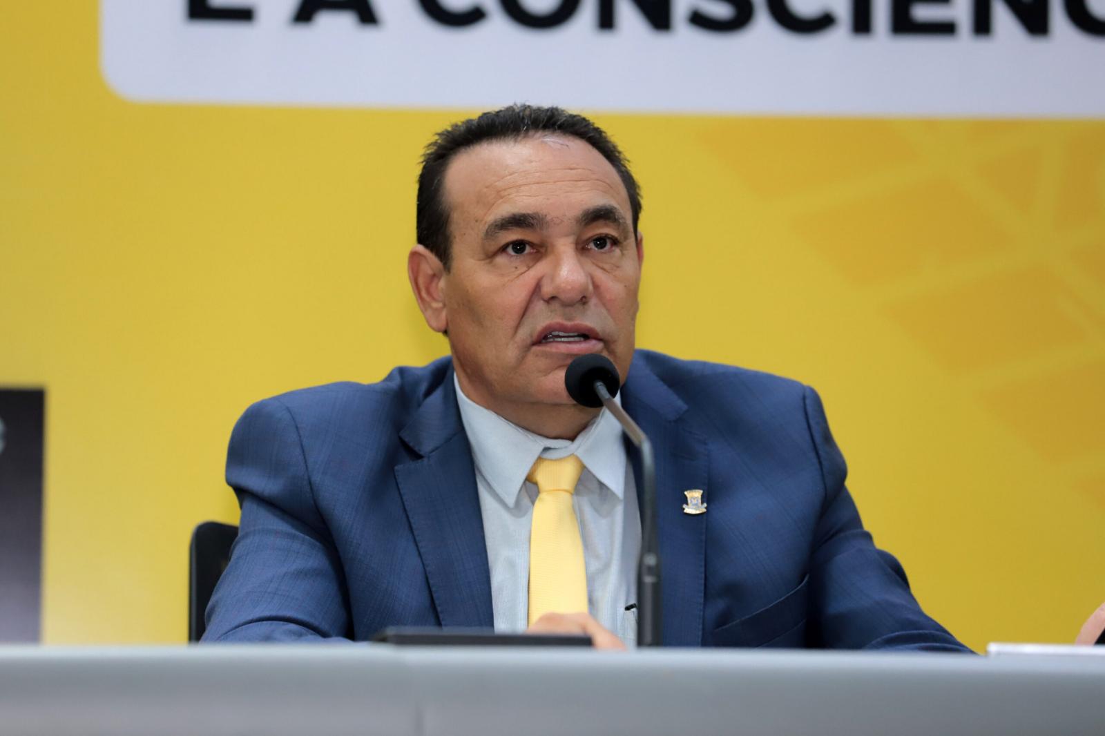 Vereador Carlão elogia postura da prefeita em estar presente nos bairros atendendo as demandas da população e pontua problemas na saúde.