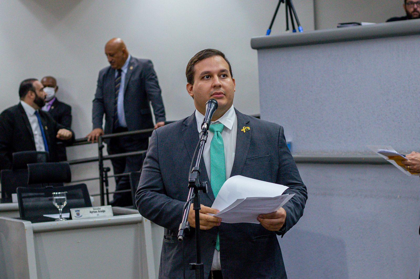 William Maksoud solicita construção de academia ao ar livre e playground em praça de Campo Grande.