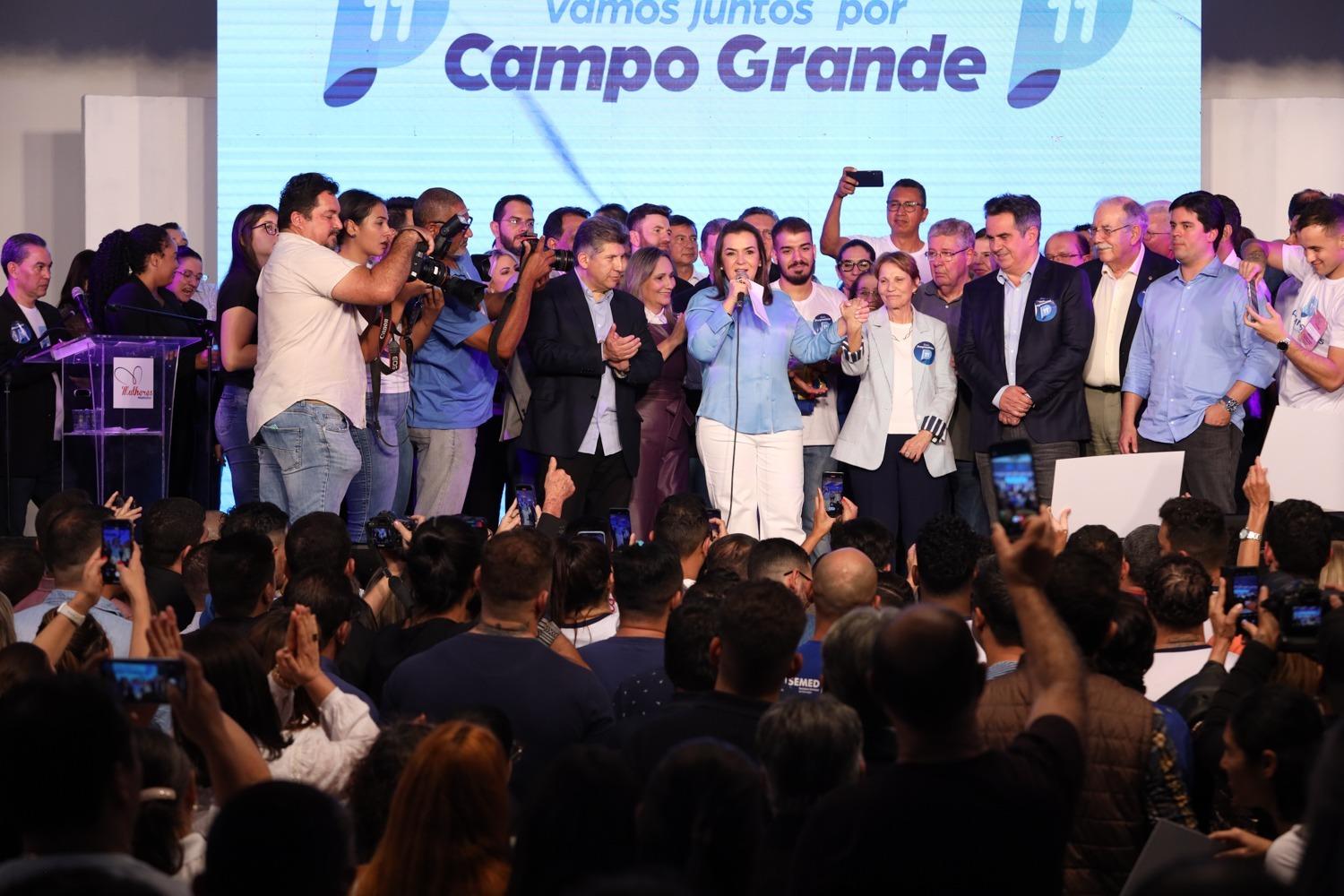 Ao lado de Tereza Cristina e mais de 5 mil pessoas, Adriane Lopes protagoniza o maior ato de filiação da história de MS ao se juntar ao PP.