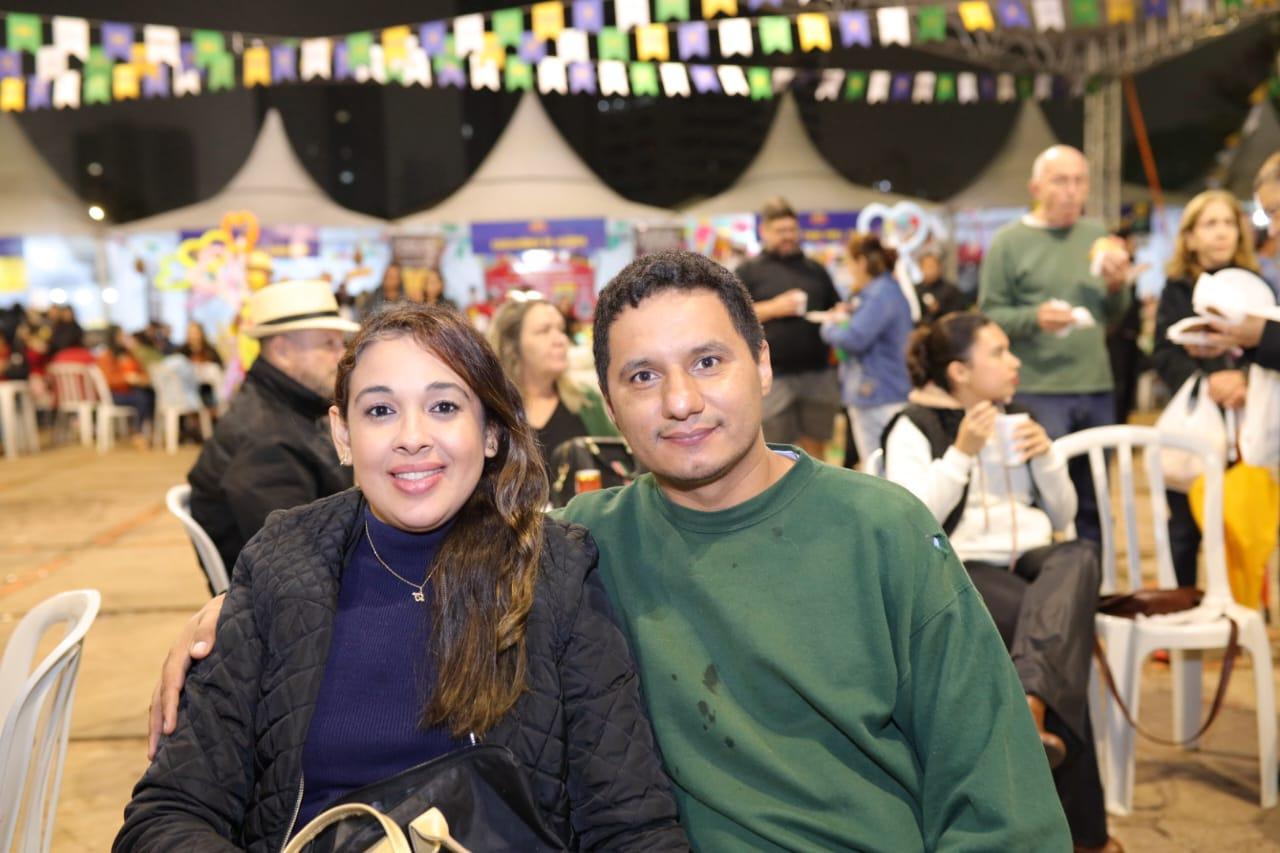 EMBALADOS POR MARIA CECILIA E RODOLFO, CASAIS CURTEM PENÚLTIMO DIA DE ARRAIAL DE SANTO ANTÔNIO DE CAMPO GRANDE.