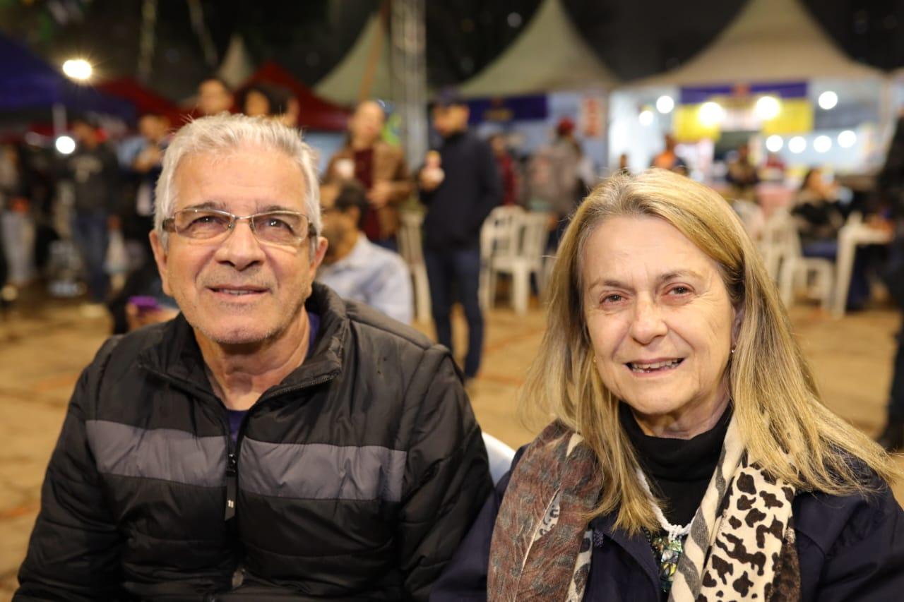 EMBALADOS POR MARIA CECILIA E RODOLFO, CASAIS CURTEM PENÚLTIMO DIA DE ARRAIAL DE SANTO ANTÔNIO DE CAMPO GRANDE.