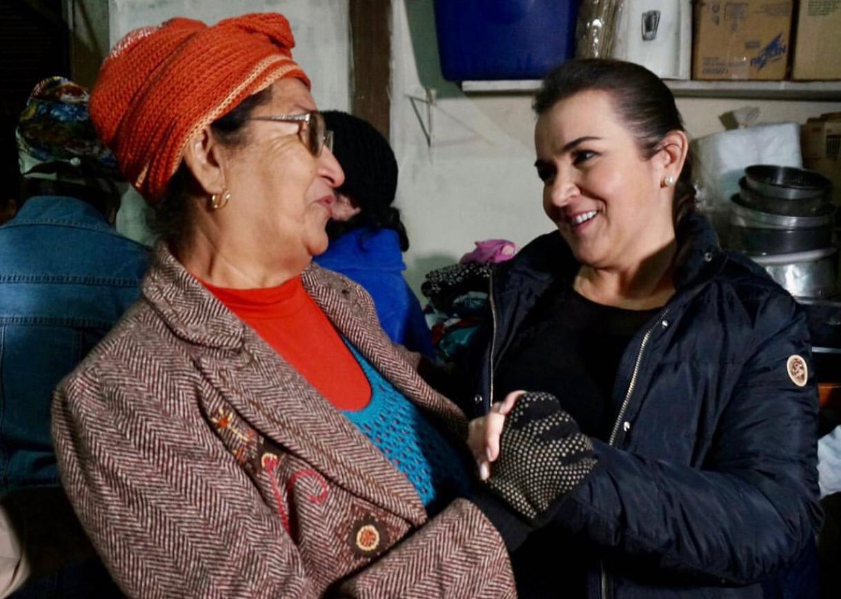 Prefeita Adriane Lopes entrega quase 600 cobertores a comunidades carentes da Capital. Prefeita Adriane Lopes entrega quase 600 cobertores a comunidades carentes da Capital.