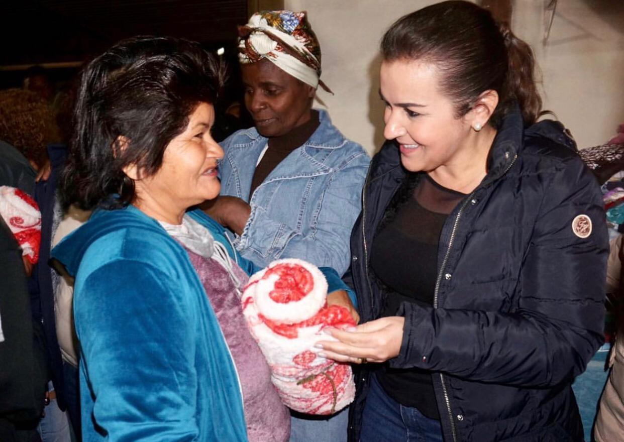 Prefeita Adriane Lopes entrega quase 600 cobertores a comunidades carentes da Capital. Prefeita Adriane Lopes entrega quase 600 cobertores a comunidades carentes da Capital.