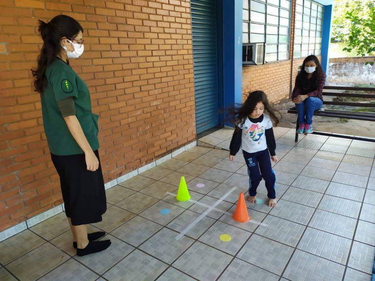 Atendimento gratuito em fisioterapia respiratória infantil oferecido em Campo Grande é pioneiro no País.