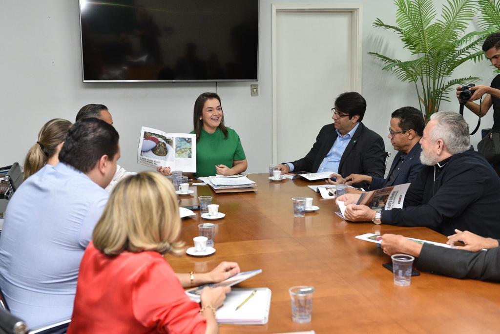 Adriane Lopes recebe comitiva do Rio de Janeiro e apresenta potencialidades de Campo Grande. Adriane Lopes recebe comitiva do Rio de Janeiro e apresenta potencialidades de Campo Grande.