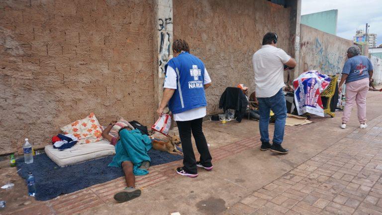 Atendimento voltado à população de rua desenvolvido na Capital é destaque em publicação nacional.