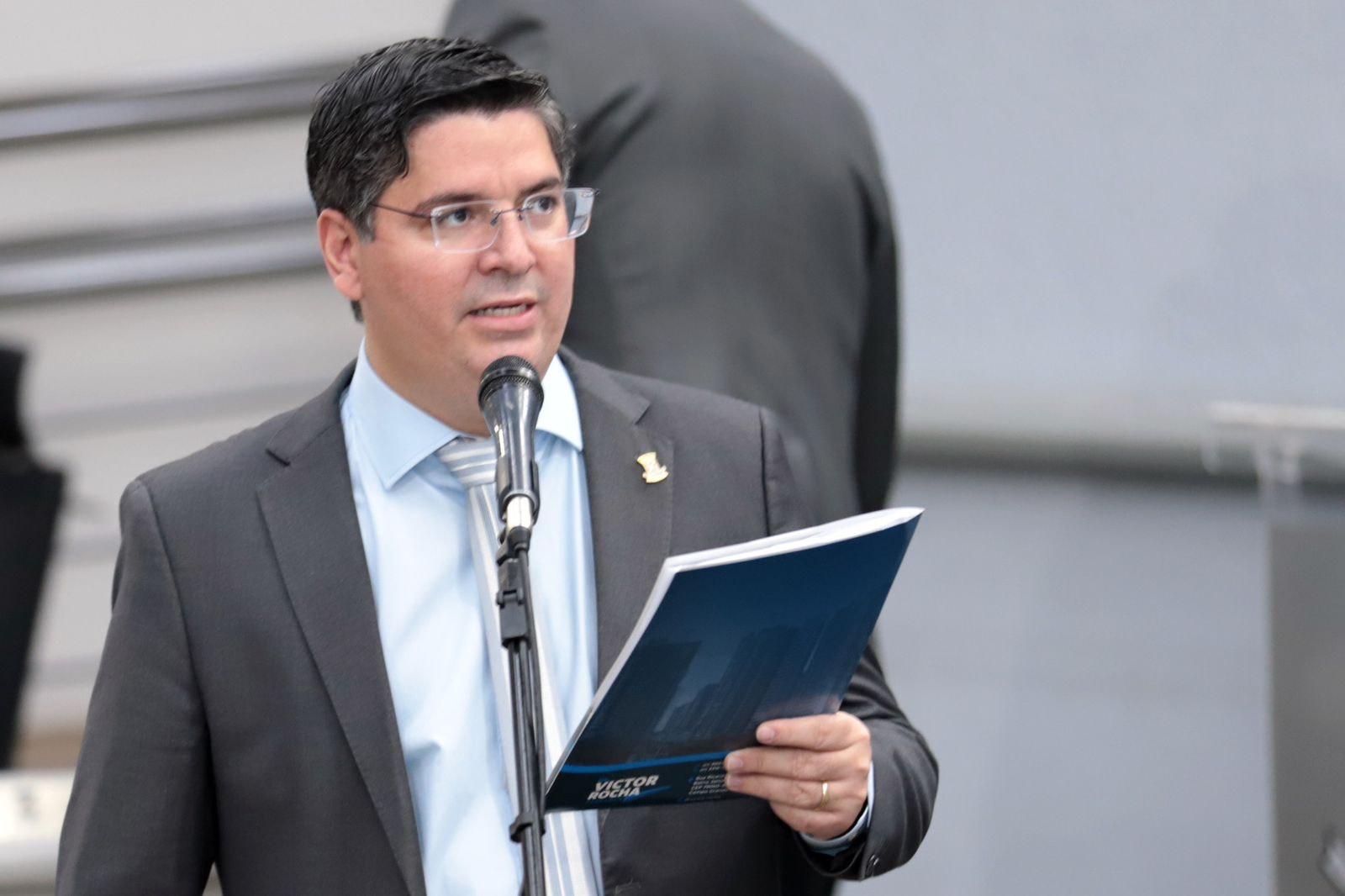 Dia do Topógrafo, projeto de lei do vereador Dr. Victor Rocha é aprovado na Câmara.