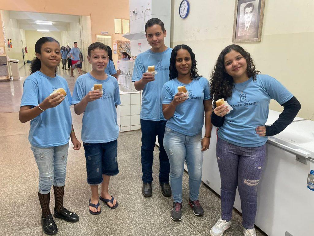 Prefeitura de Campo Grande retoma entrega de pães nas escolas da Reme.