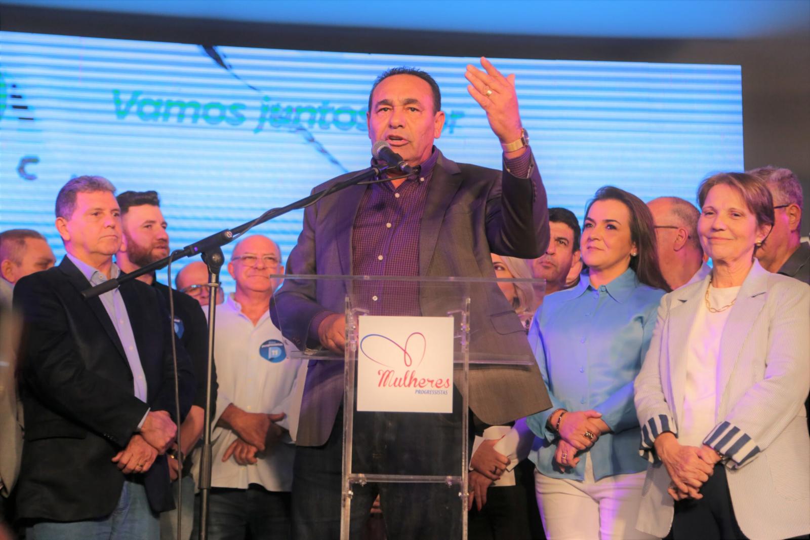 Presidente da Câmara e líder do PSB da Capital, Carlão participa de encontros partidários do PP e do Republicanos.