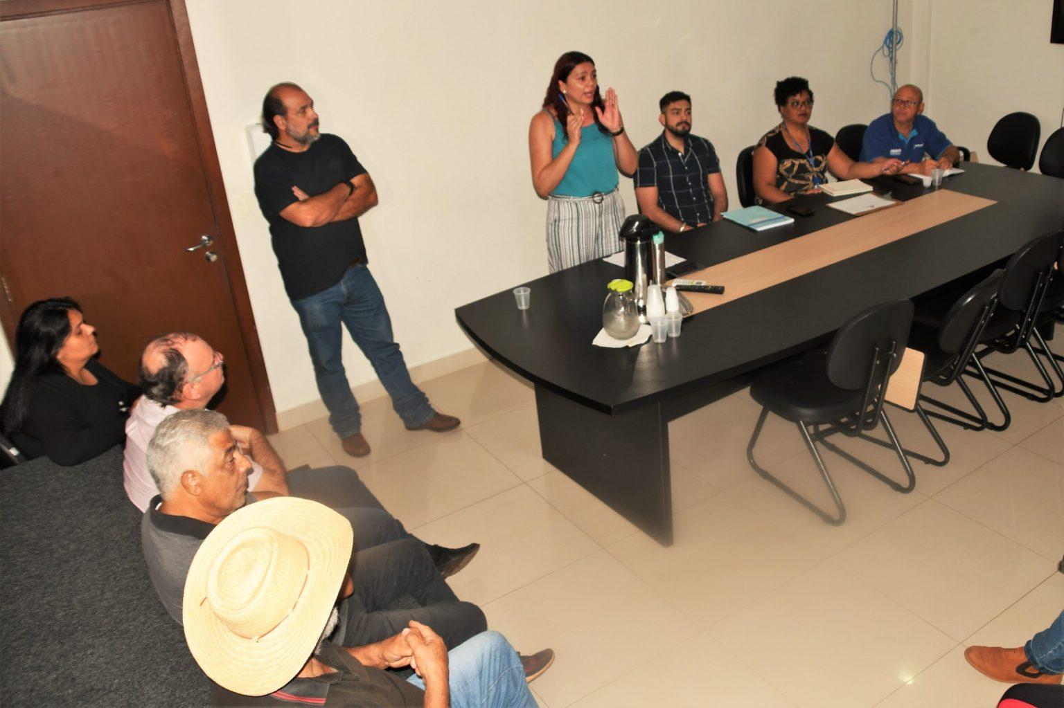 Prefeitura auxilia produtores a se organizarem para gerar mais renda.