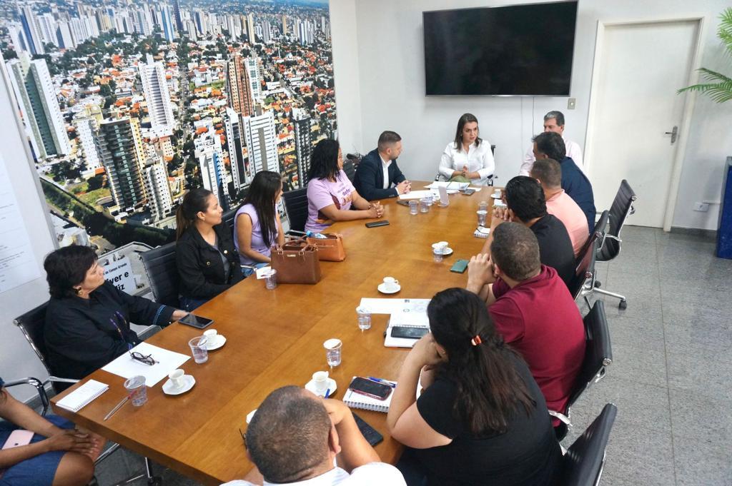 Prefeita Adriane Lopes recebe comissão da ACP e discute demandas da educação/professores da Capital.