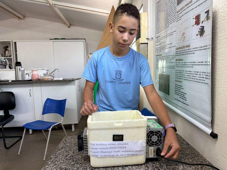 Com peças de notebook, aluno da reme cria máquina multi resfriadora para armazenar insulina da avó.
