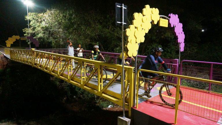CICLISTAS COMEMORAM INAUGURAÇÃO DA “PASSARELA DOS IPÊS” EM PARCERIA COM A PLAENGE. CICLISTAS COMEMORAM INAUGURAÇÃO DA “PASSARELA DOS IPÊS” EM PARCERIA COM A PLAENGE.