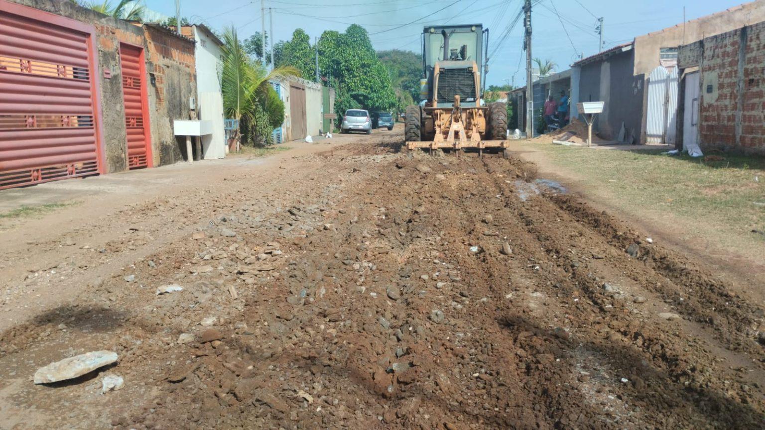 Prefeitura recupera vias não pavimentadas nas regiões do Lagoa, Prosa e Anhanduizinho.