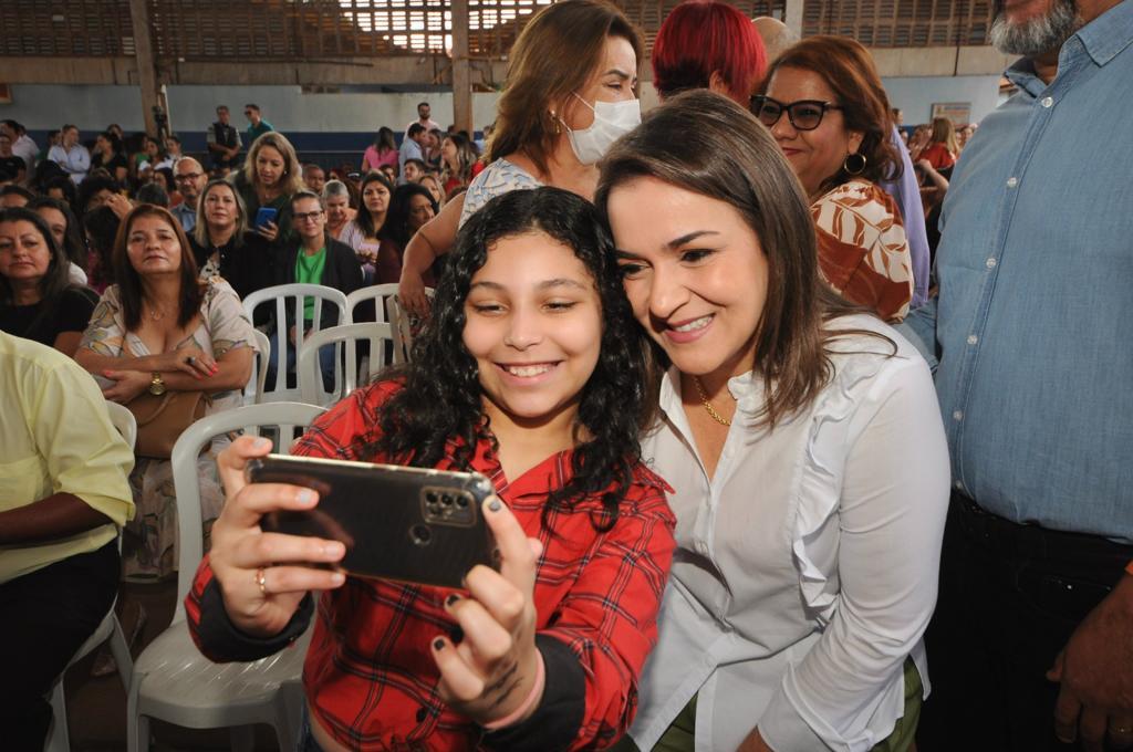 Atual prefeita de Campo Grande, Adriane Lopes lidera pesquisa Percent Brasil em dois cenários diferentes.