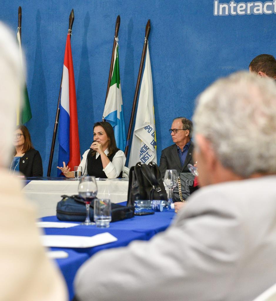 Prefeita Adriane Lopes recebe convite do Rotary Club e apresenta potencial econômico da Capital.