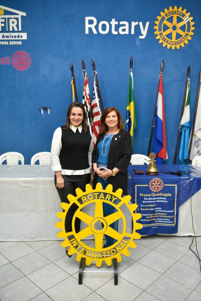 Prefeita Adriane Lopes recebe convite do Rotary Club e apresenta potencial econômico da Capital.