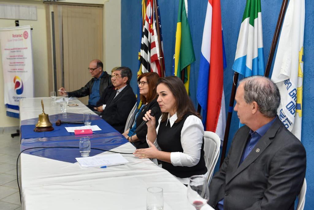 Prefeita Adriane Lopes recebe convite do Rotary Club e apresenta potencial econômico da Capital.