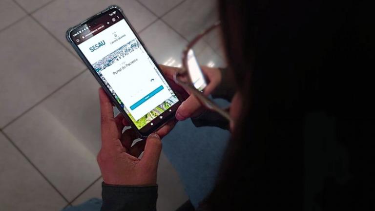 Portal Minha Saúde permite que usuários do SUS acompanhem solicitações na palma da mão.