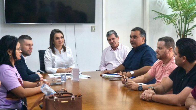 Prefeita Adriane Lopes recebe comissão da ACP e discute demandas da educação/professores da Capital.