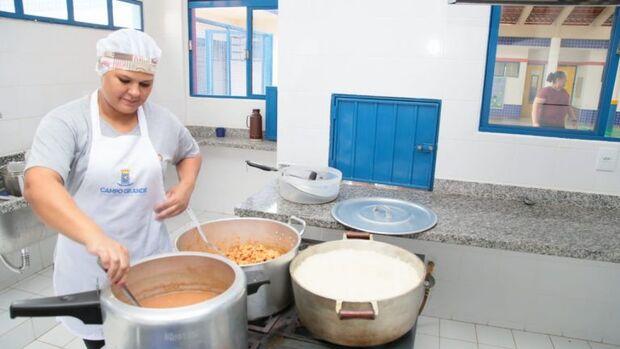 Prefeitura abre processo seletivo para merendeiros.