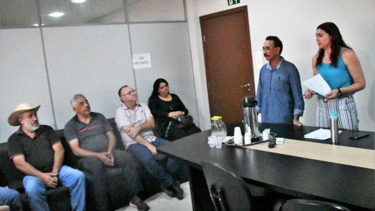 Prefeitura auxilia produtores a se organizarem para gerar mais renda.